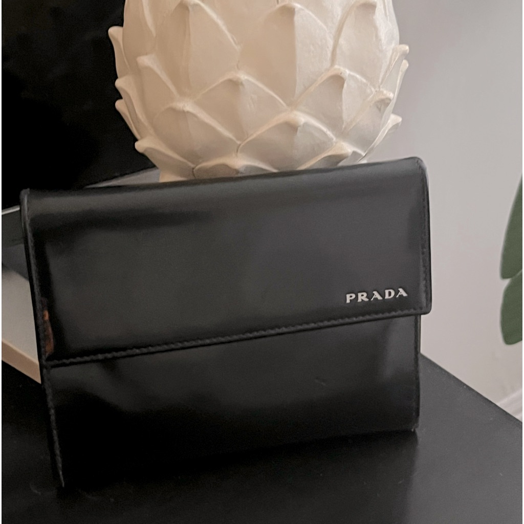 Prada Wallet (Authentic) Tri-Fold Wallet Euc.